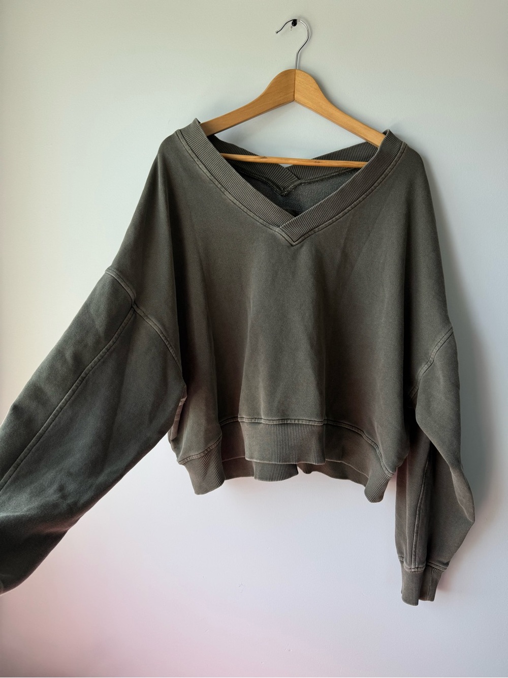 (L) Aerie Olive Green V-Neck Cropped Sweatshirt